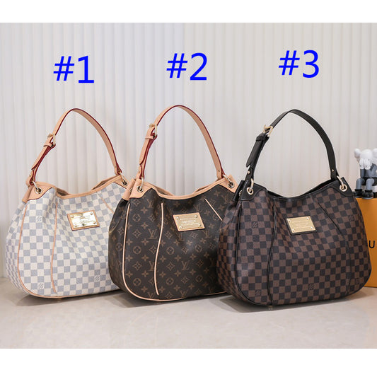 1XE63B  Fashionable leather bag 