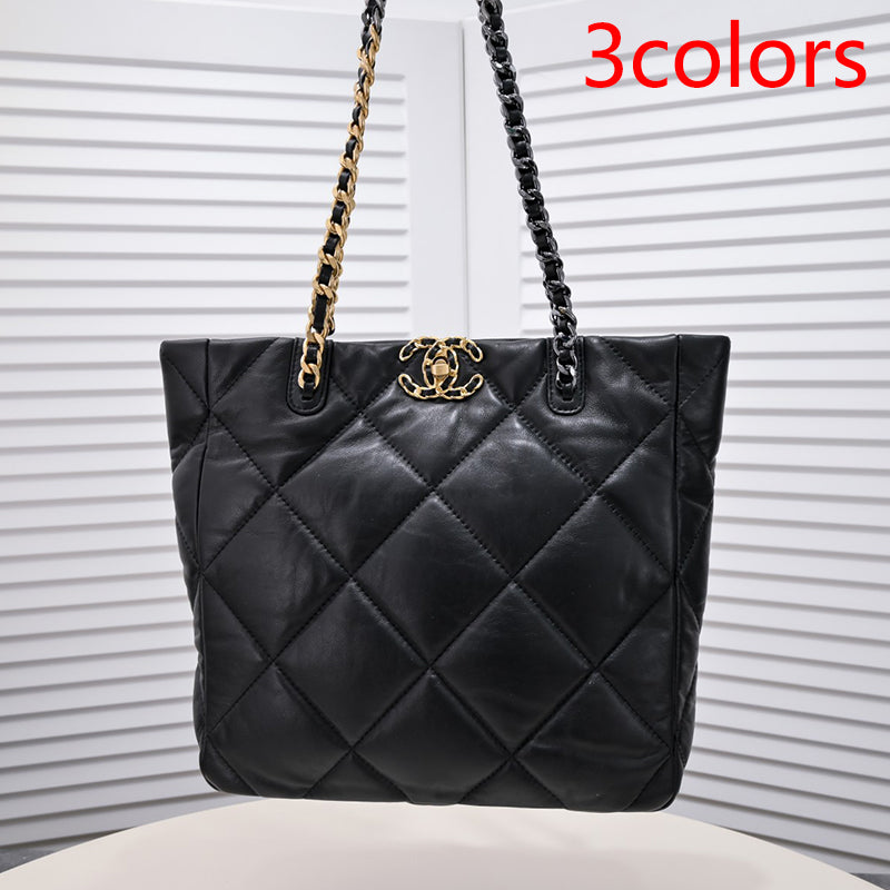 1XC41B  Fashionable leather bag 