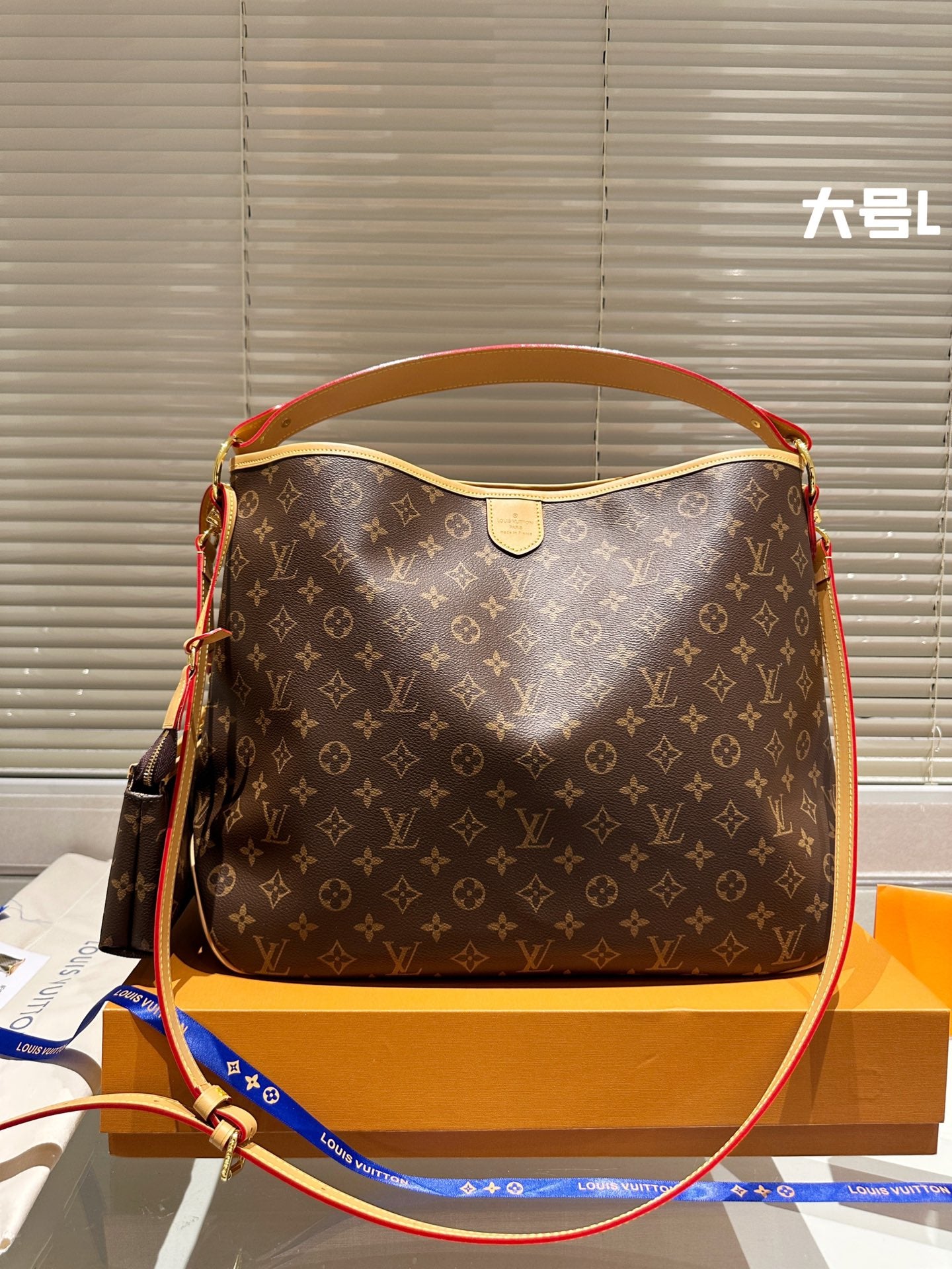 6XE227B (  Fashionable leather bag )