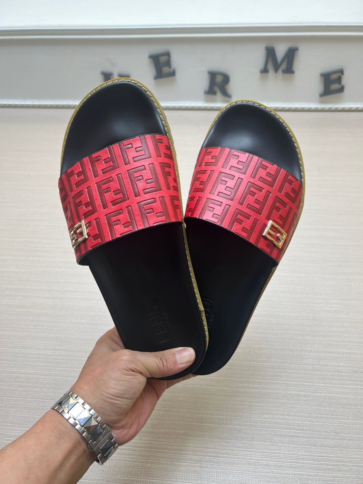 54F121Z   fashion  slippers