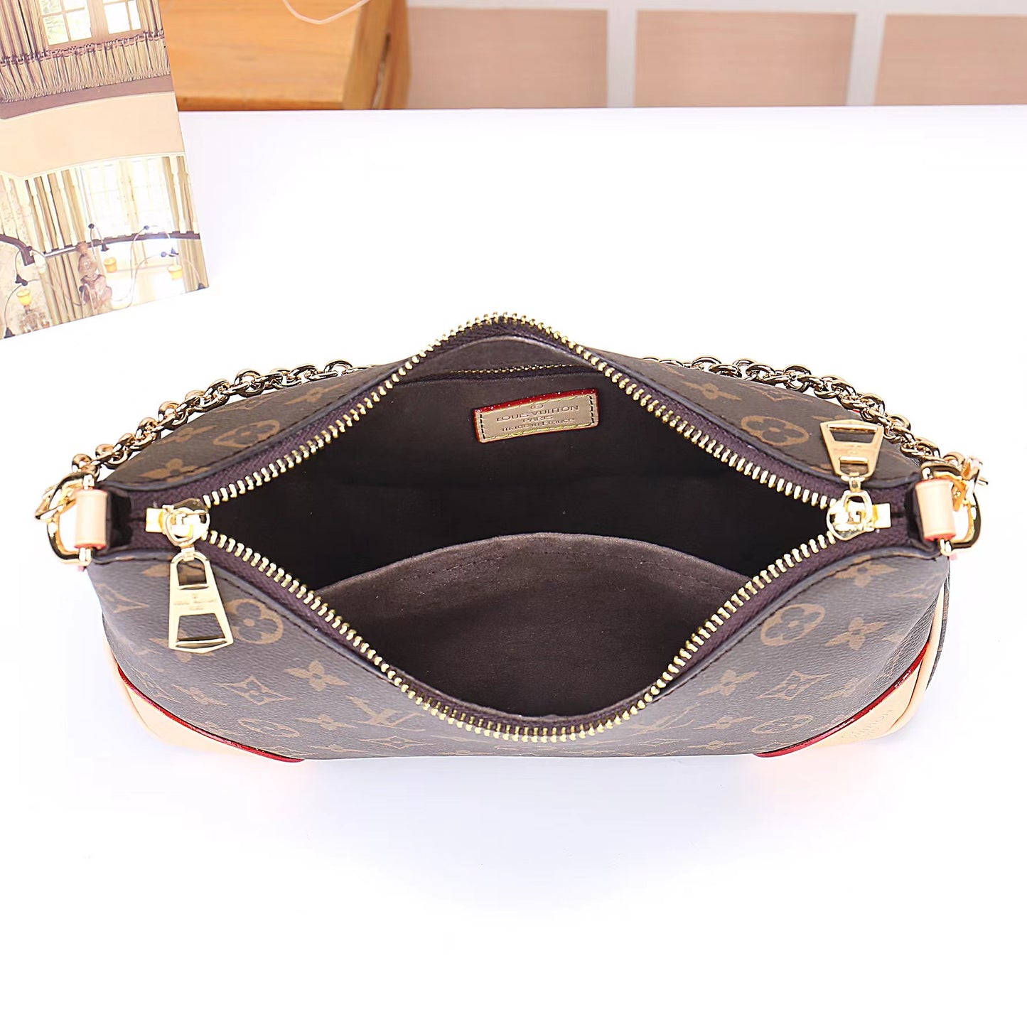 1XE57B (Fashionable leather bag )