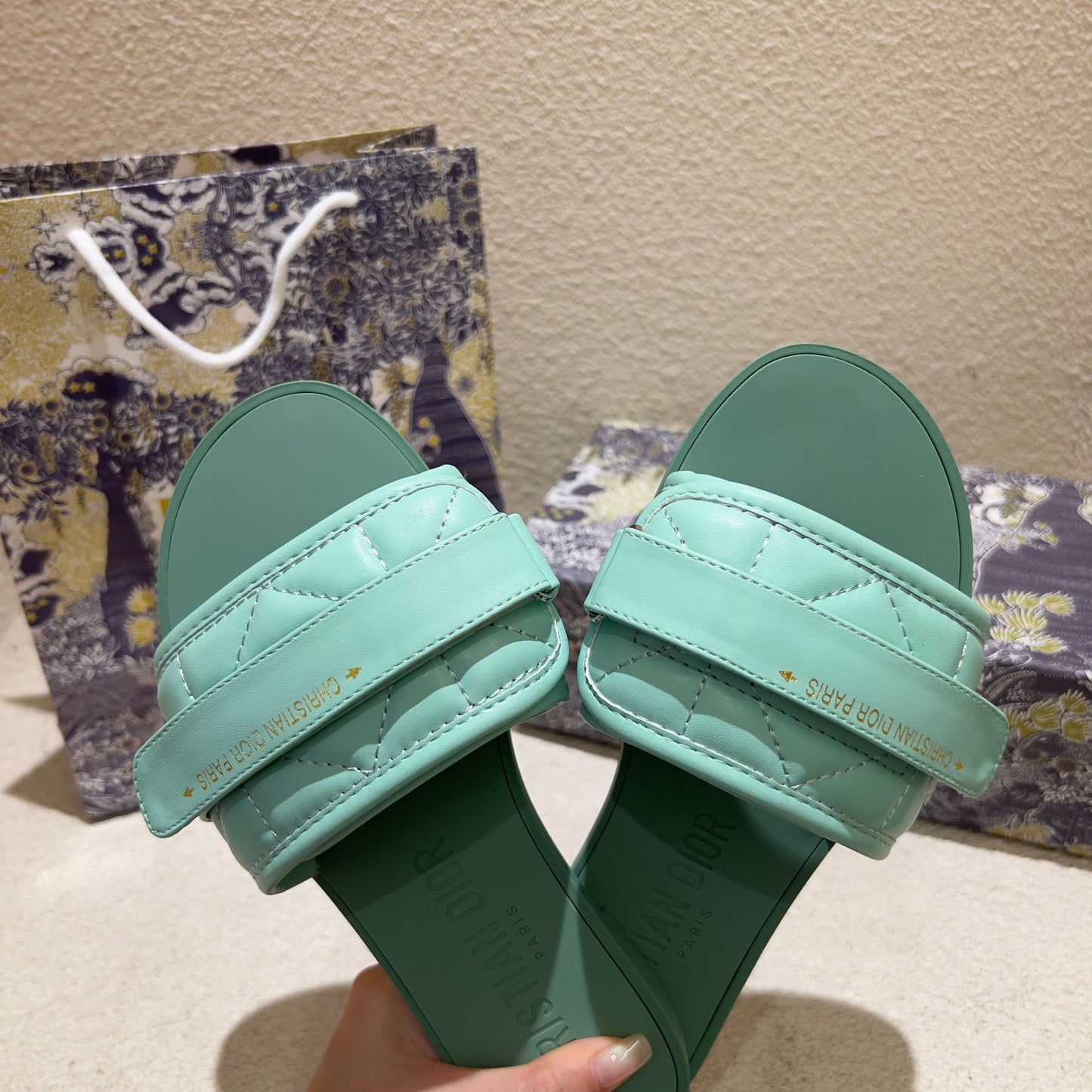 14D79Z  fashion Slippers