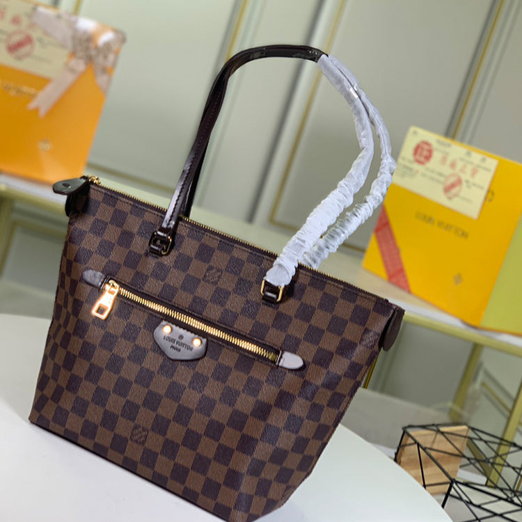 1E001B  Fashionable leather bag 