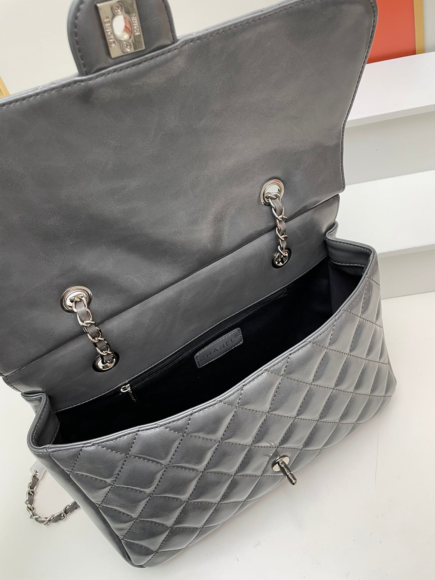 4XC3B  Fashionable leather bag 