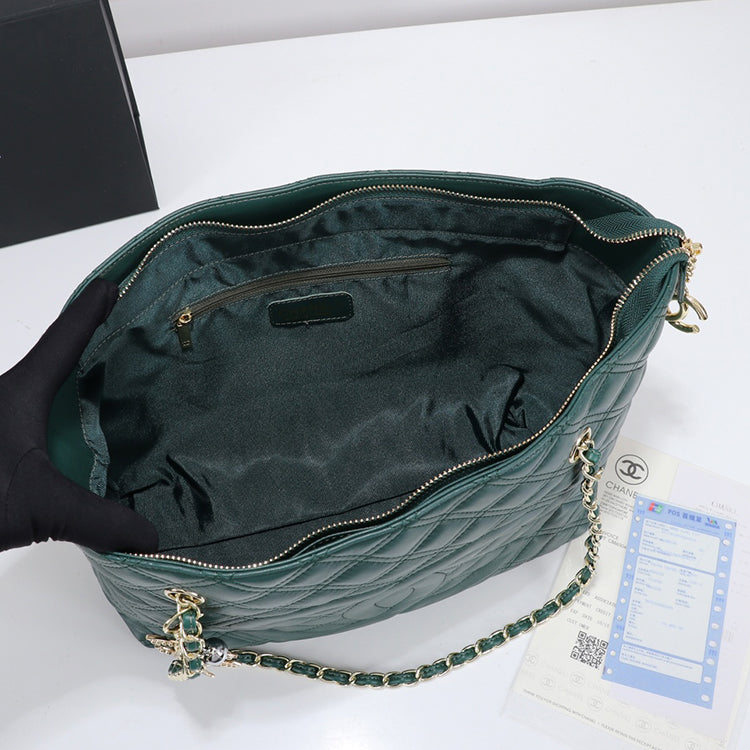 55C2B  Fashionable leather bag 