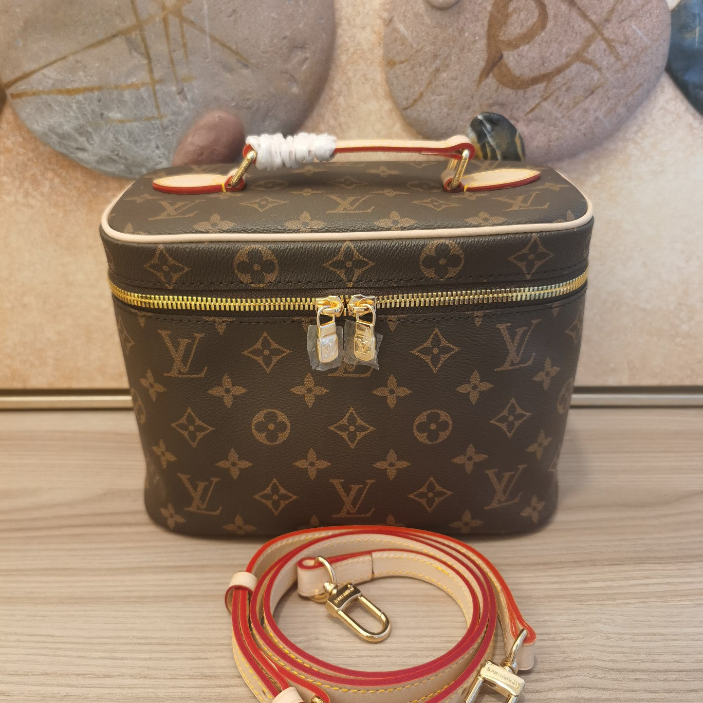 1XE273B  Fashionable leather bag 