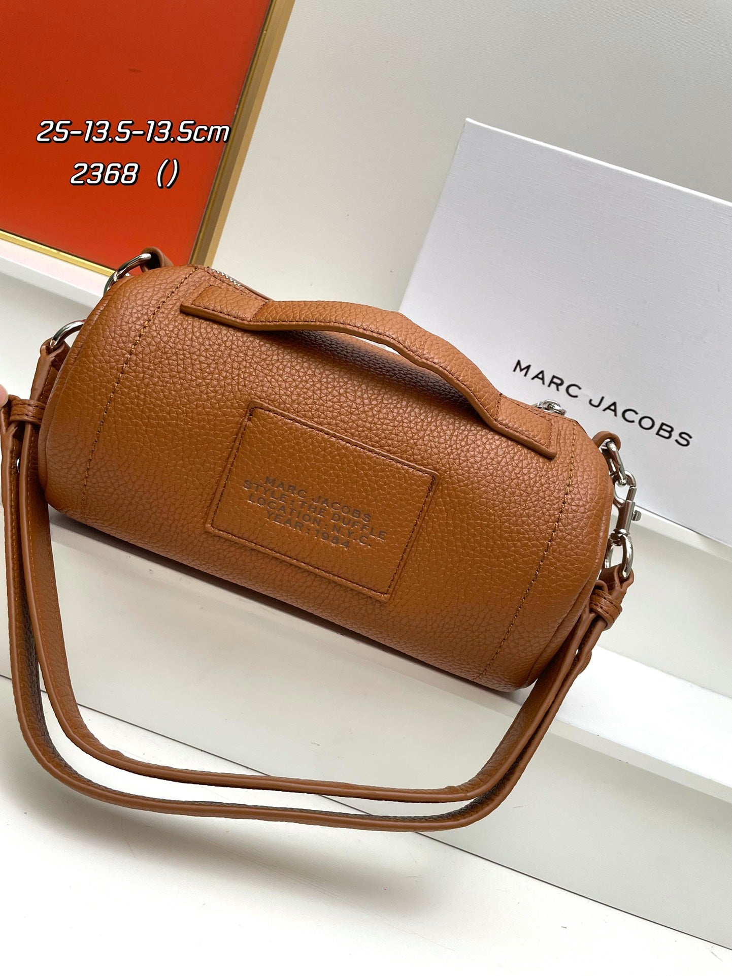 4XA8B  Fashionable leather bag 