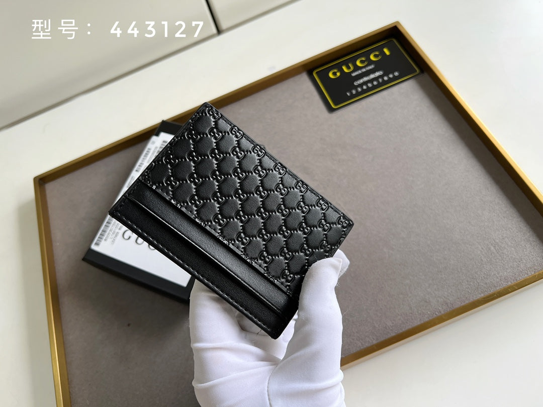 1XB384B  Fashionable leather wallets