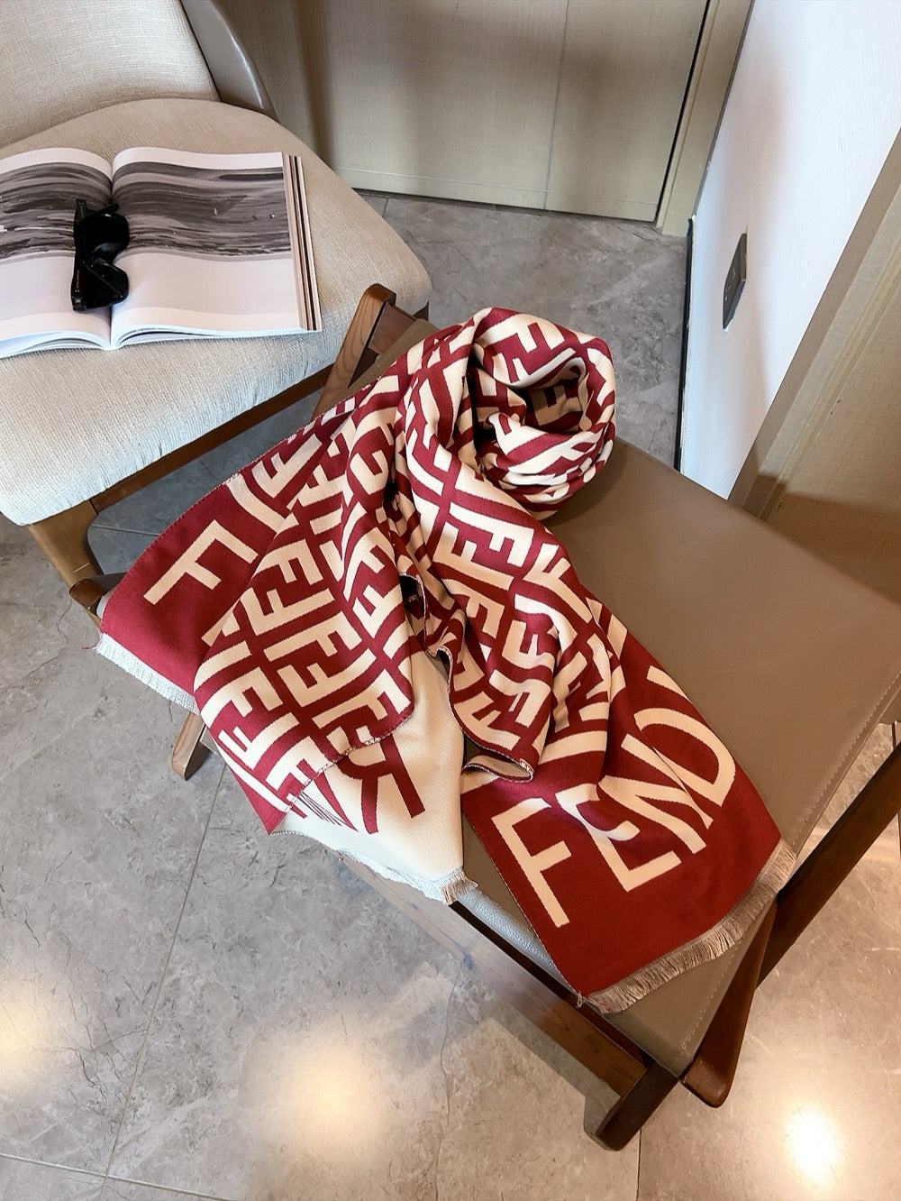 14F335W　 Fashion scarves