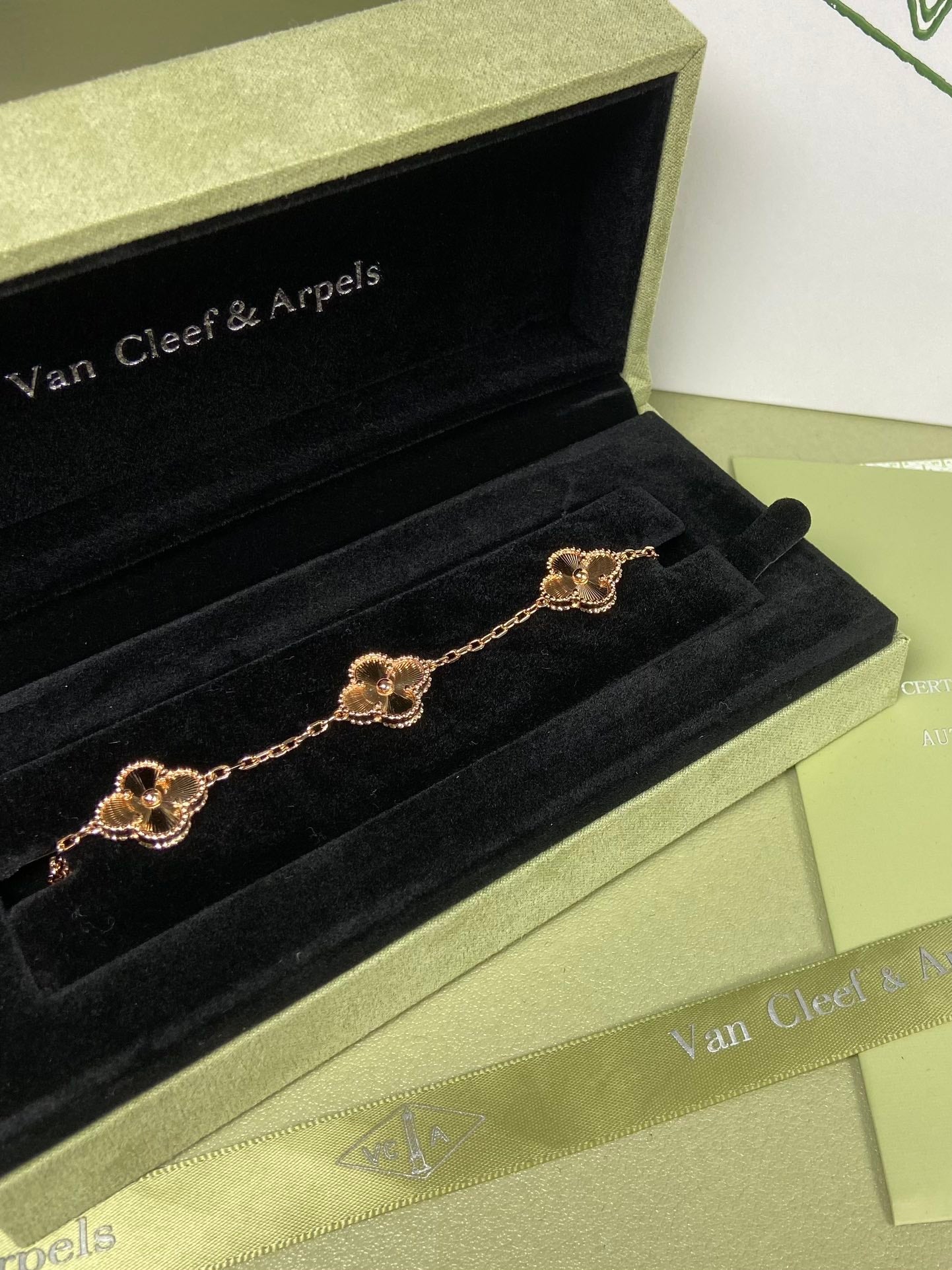 5XVA181K ( High quality bracelets  5 flowers normal size1.5cm flower)