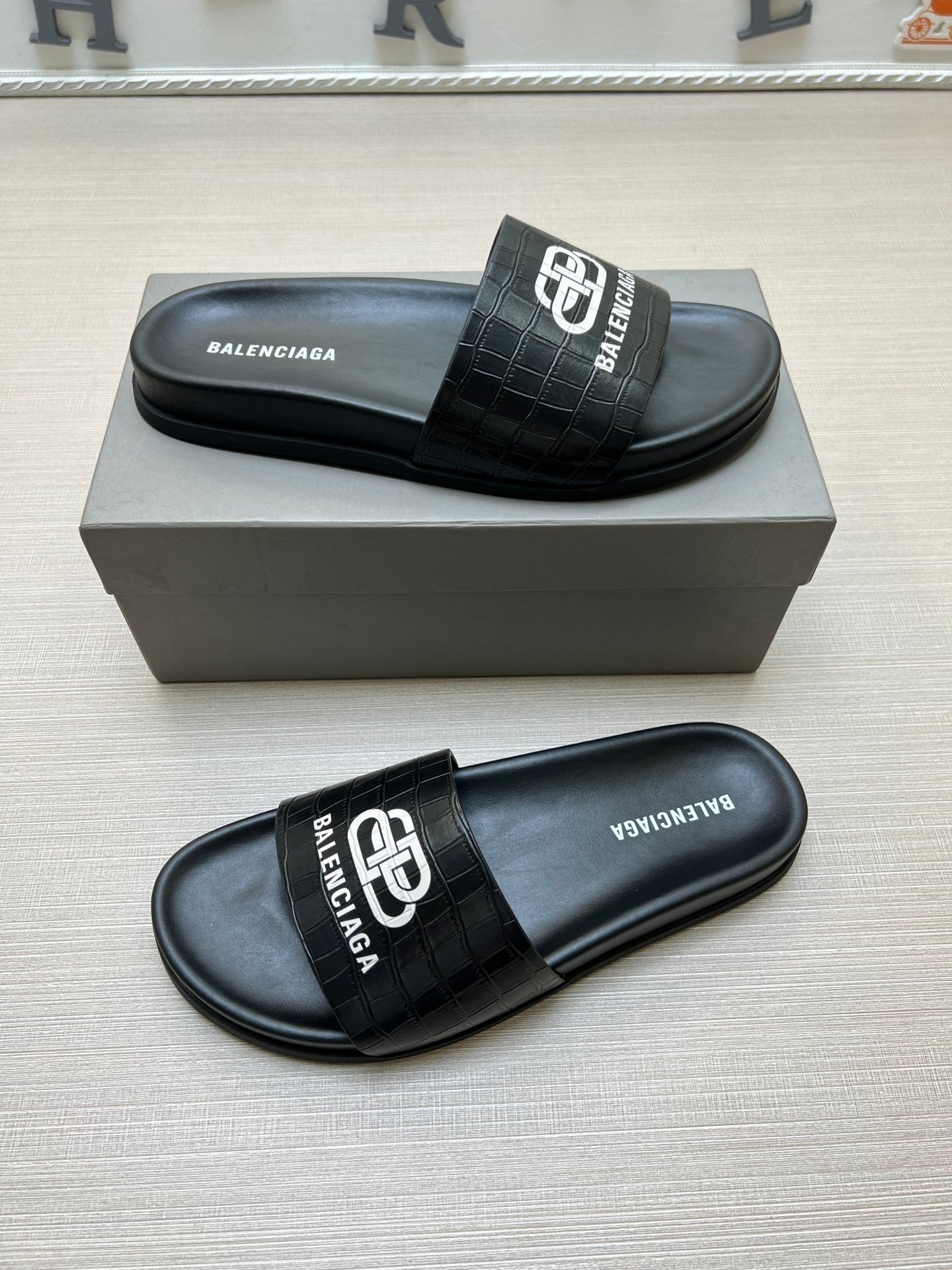 54J99Z   fashion  slippers