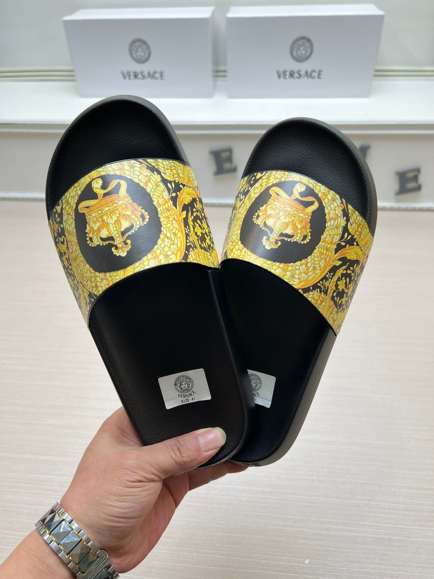 54V163Z    fashion  slippers