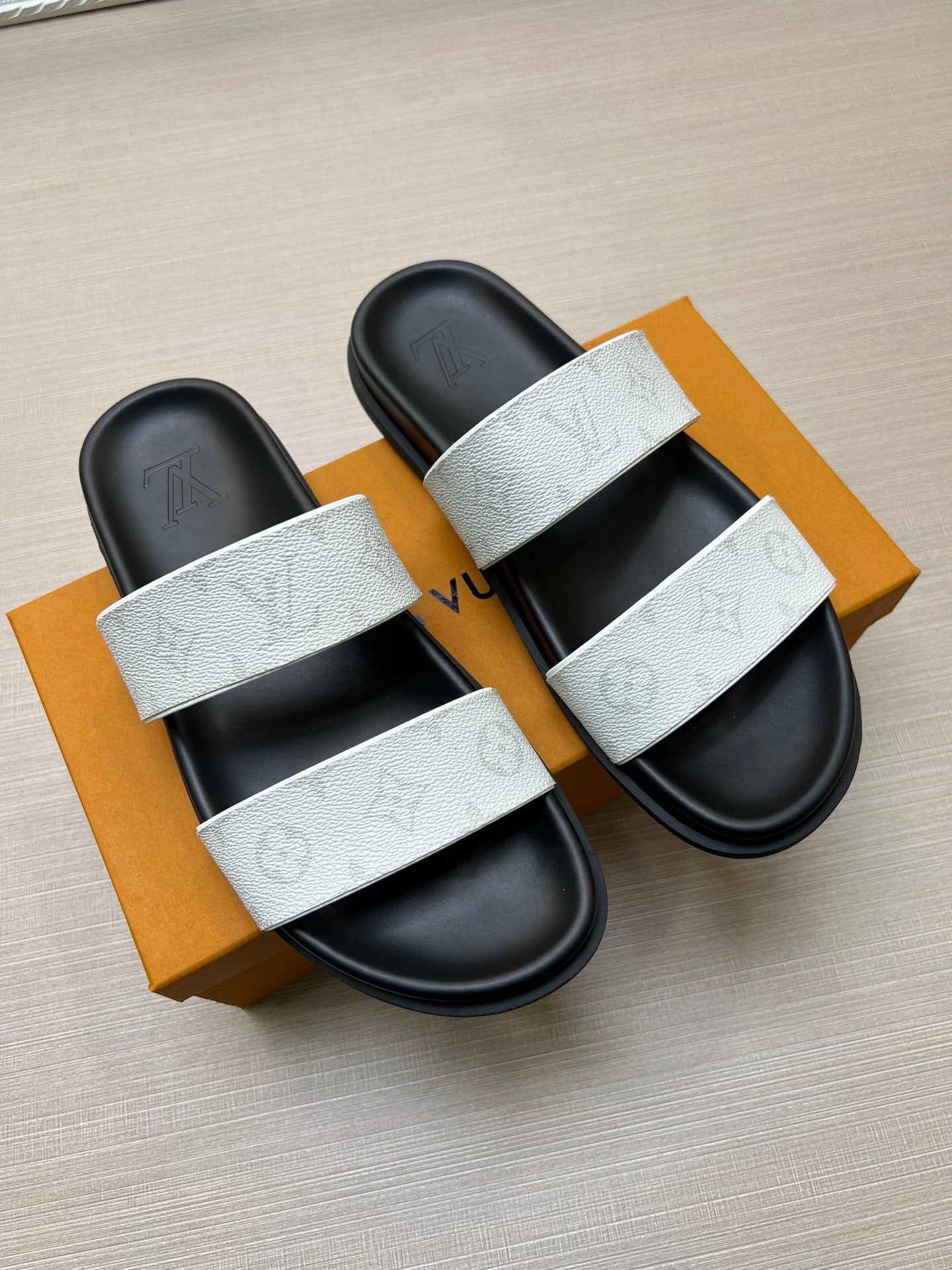 54E58Z  fashion   slippers