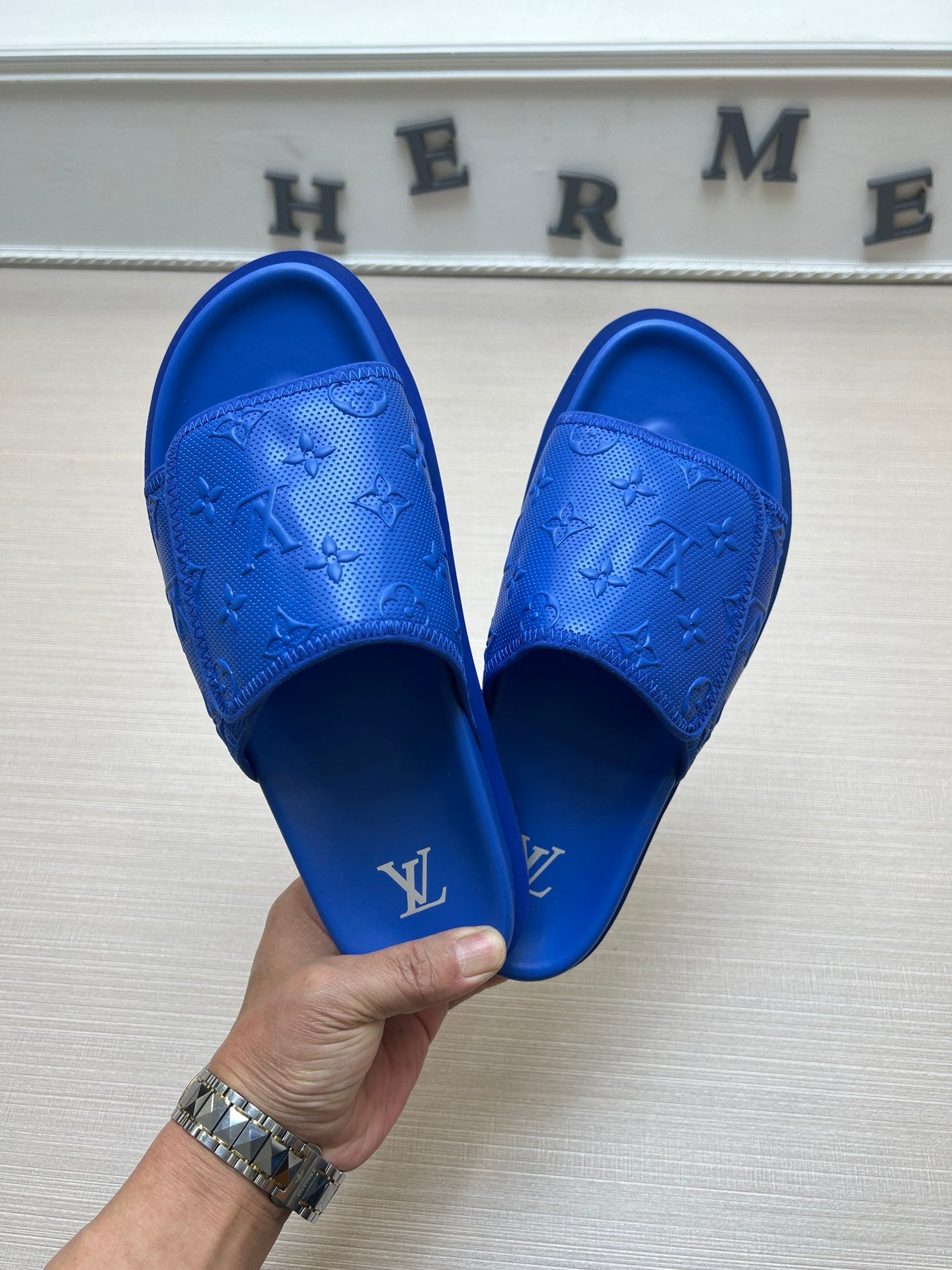 54E112Z   fashion  slippers