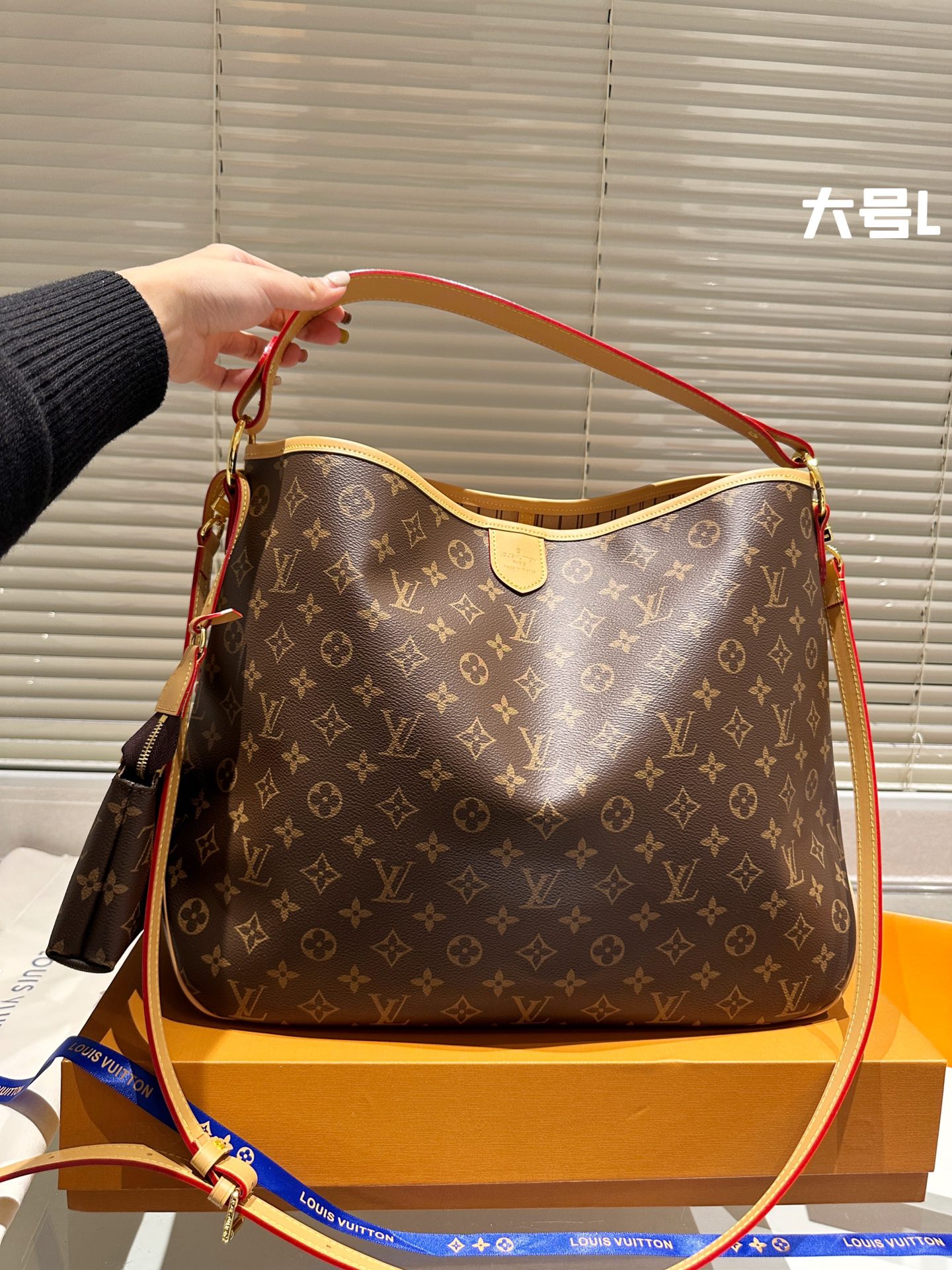 6XE227B (  Fashionable leather bag )