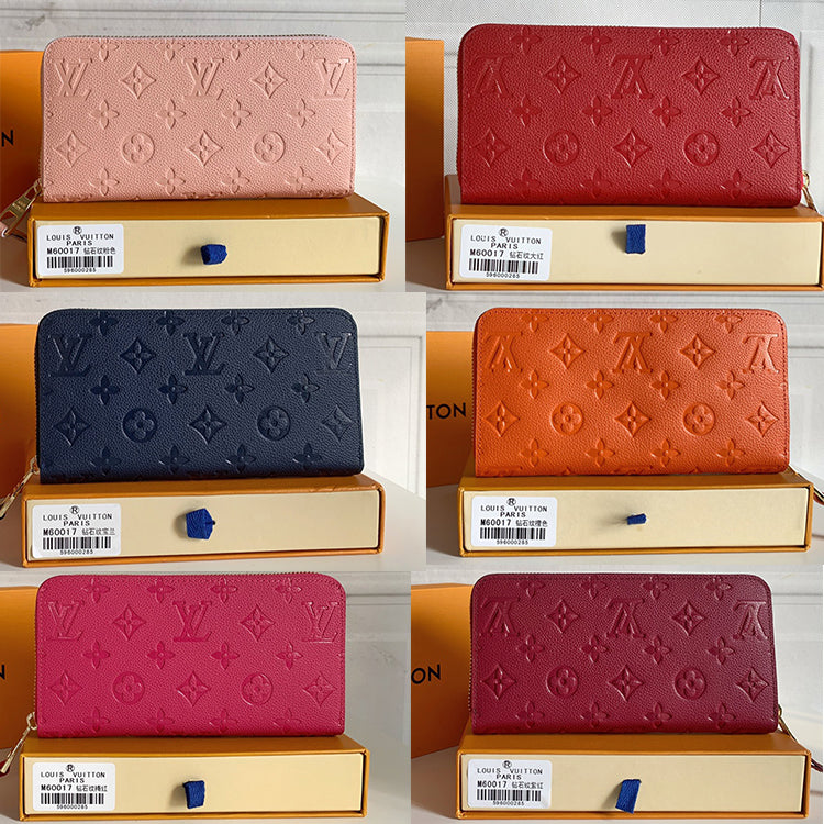 1E06B  Fashionable leather wallets