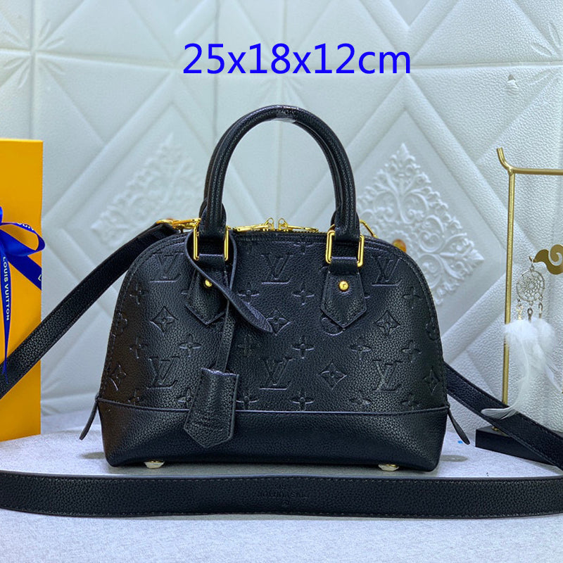 2XE319B  Fashionable leather bag 