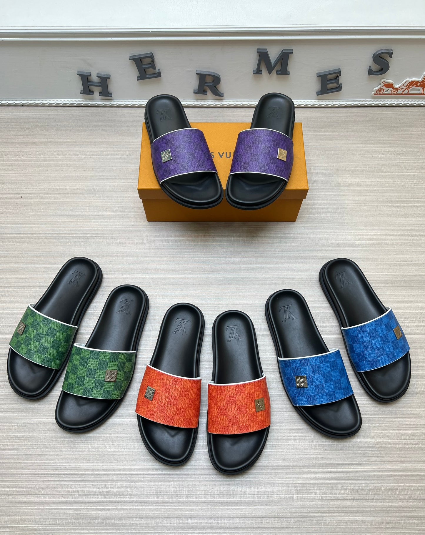 54E69Z   fashion slippers