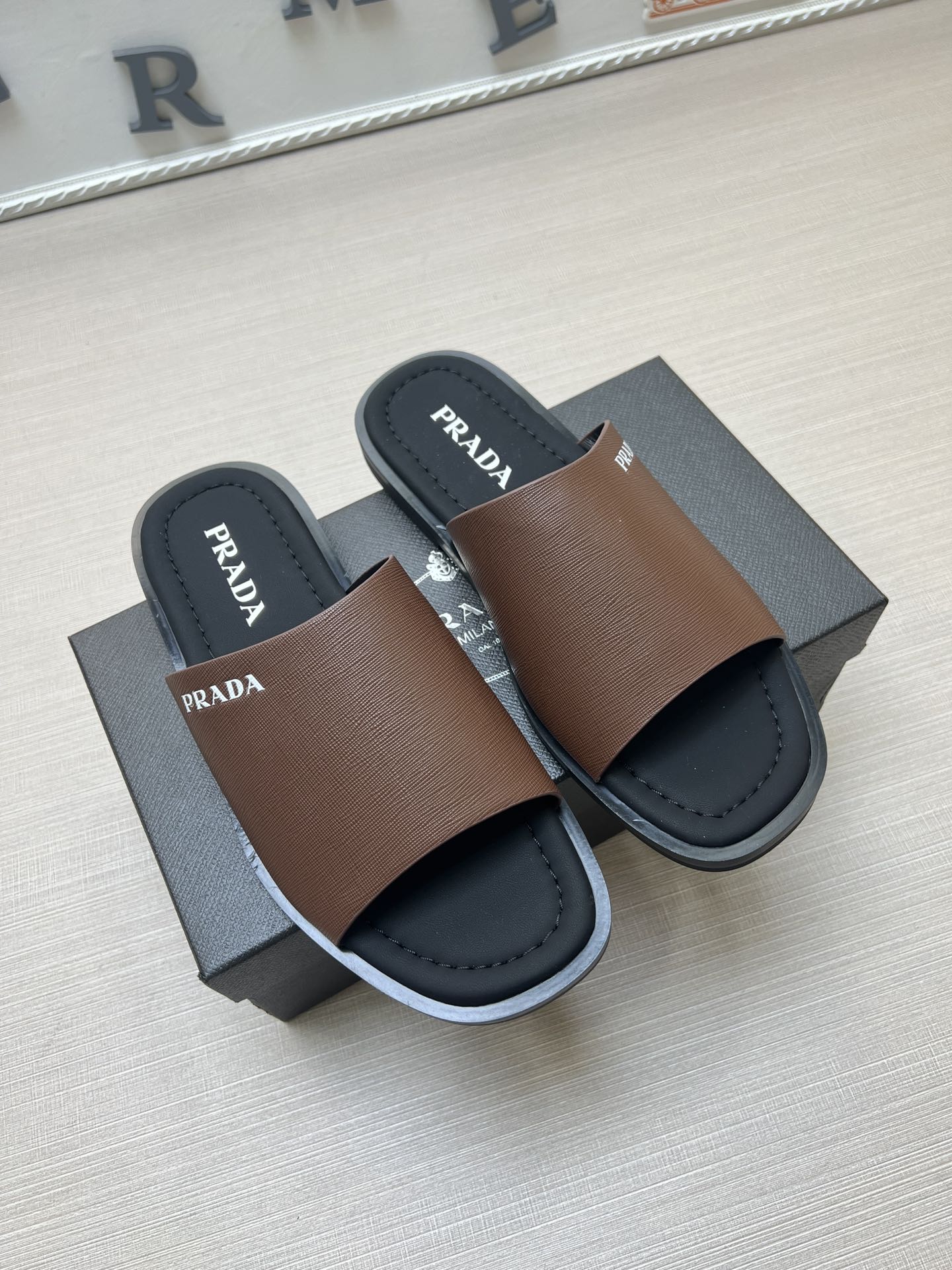 54PD76Z    fashion  slippers