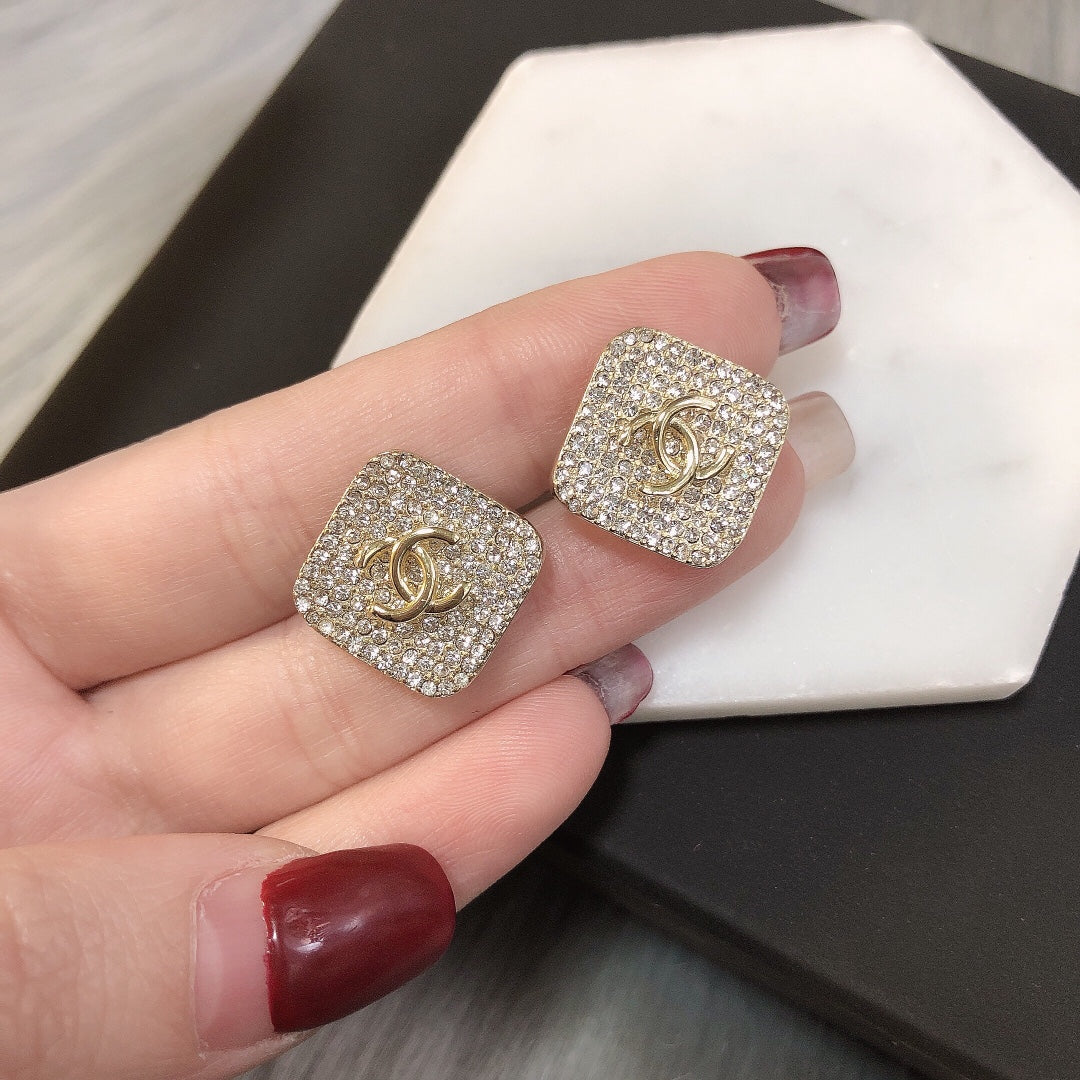 14C40E  Fashionable and high quality earrings