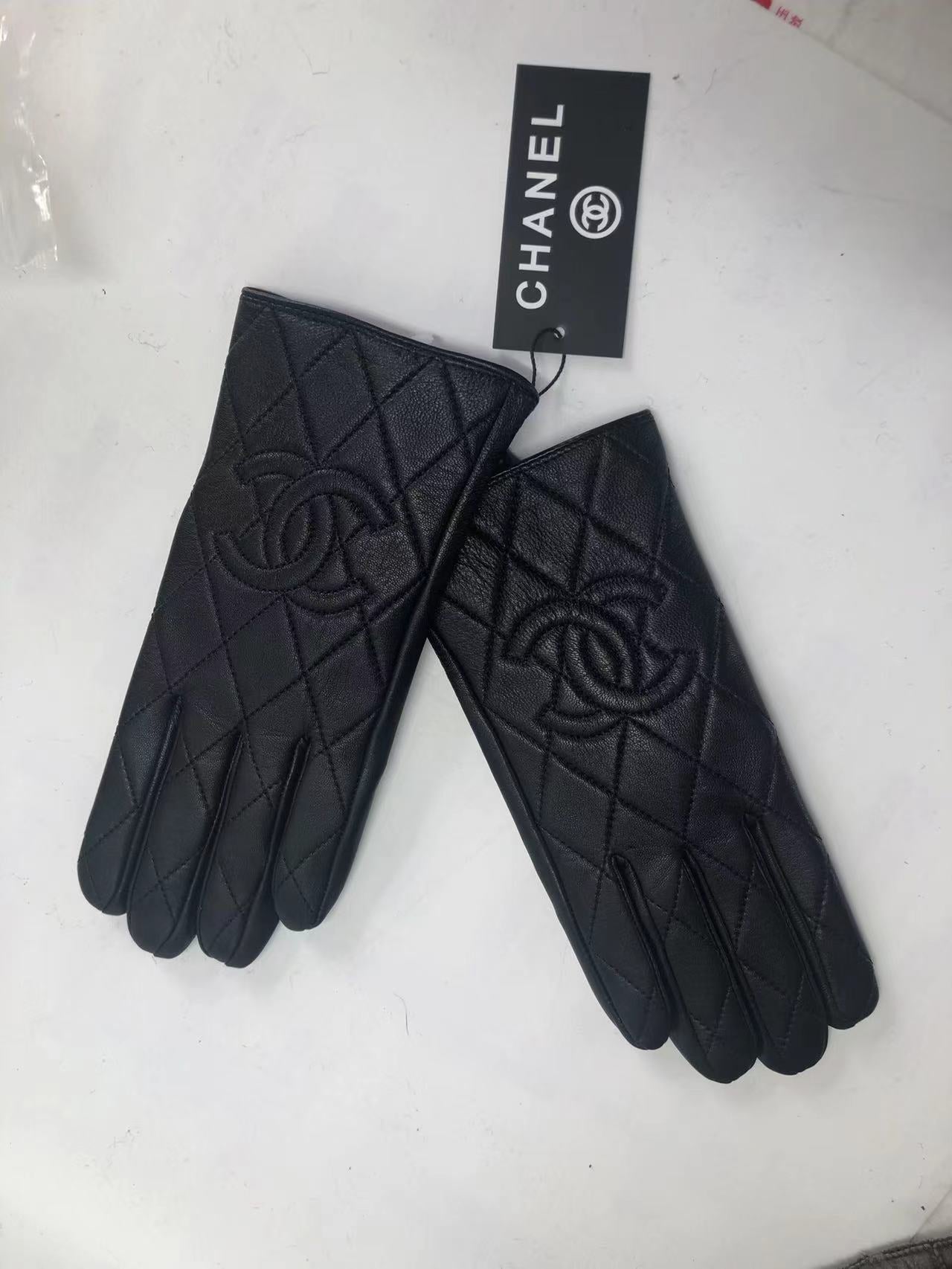 24C75S   Fashion gloves