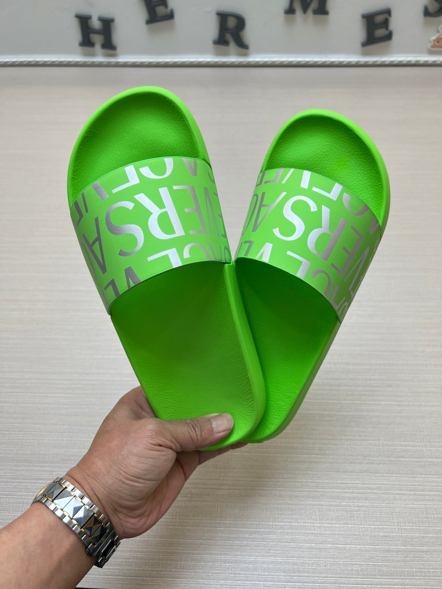 54V108Z  fashion  slippers