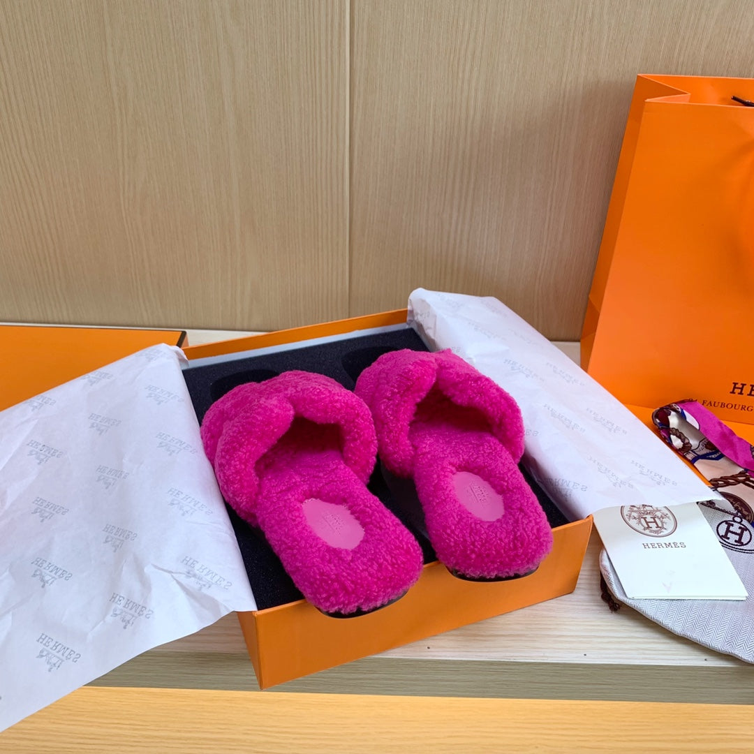 14H28Z   fashion slippers