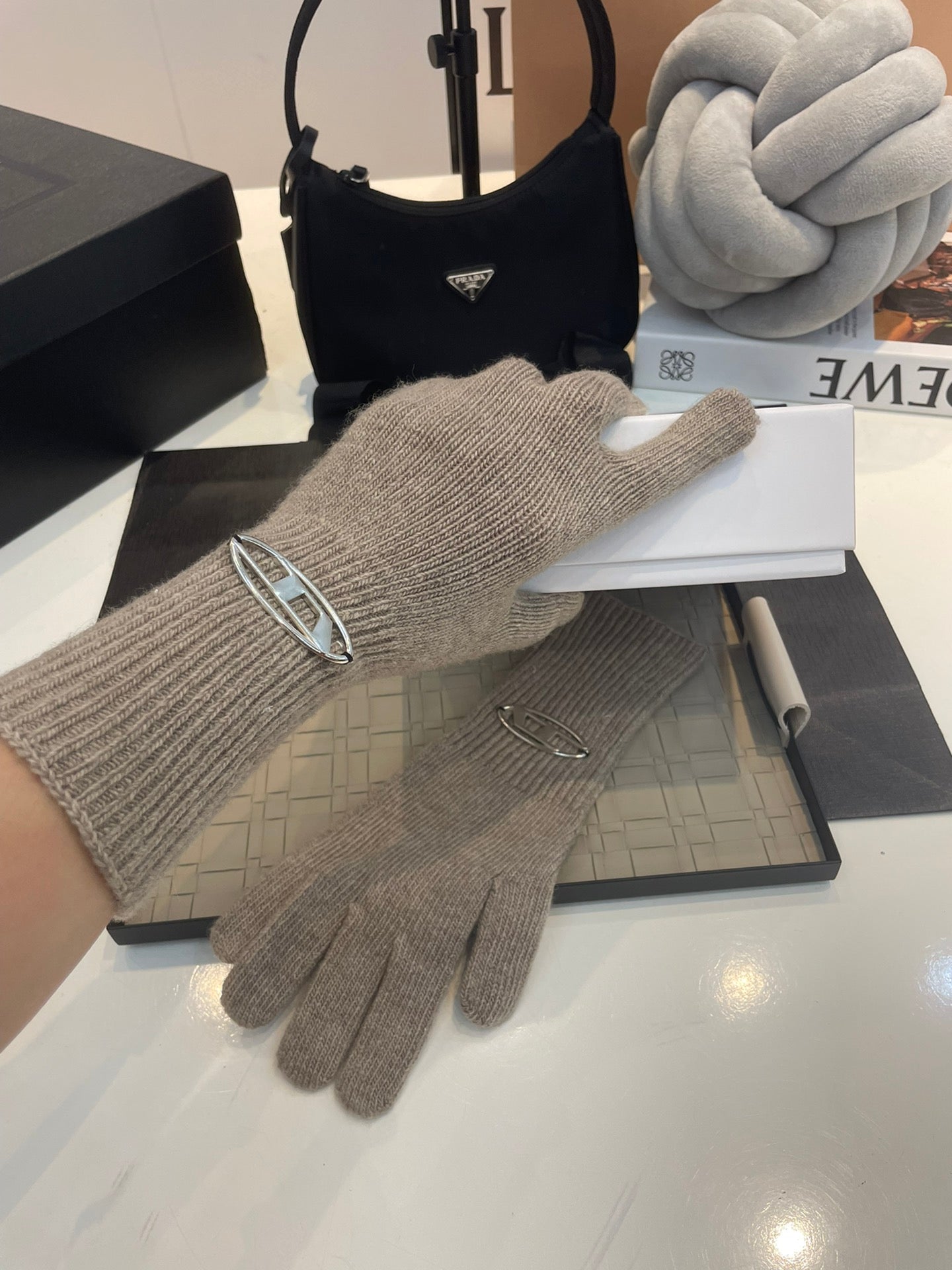 14A54S   Fashion gloves