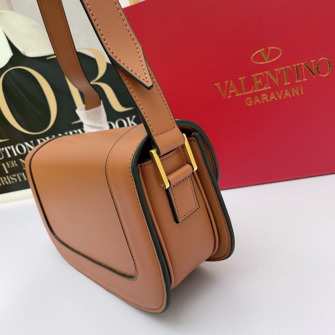 5A45B  Fashionable leather bag 