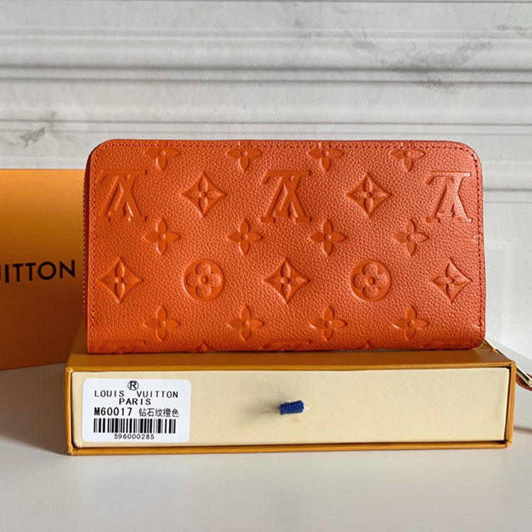 1E06B  Fashionable leather wallets