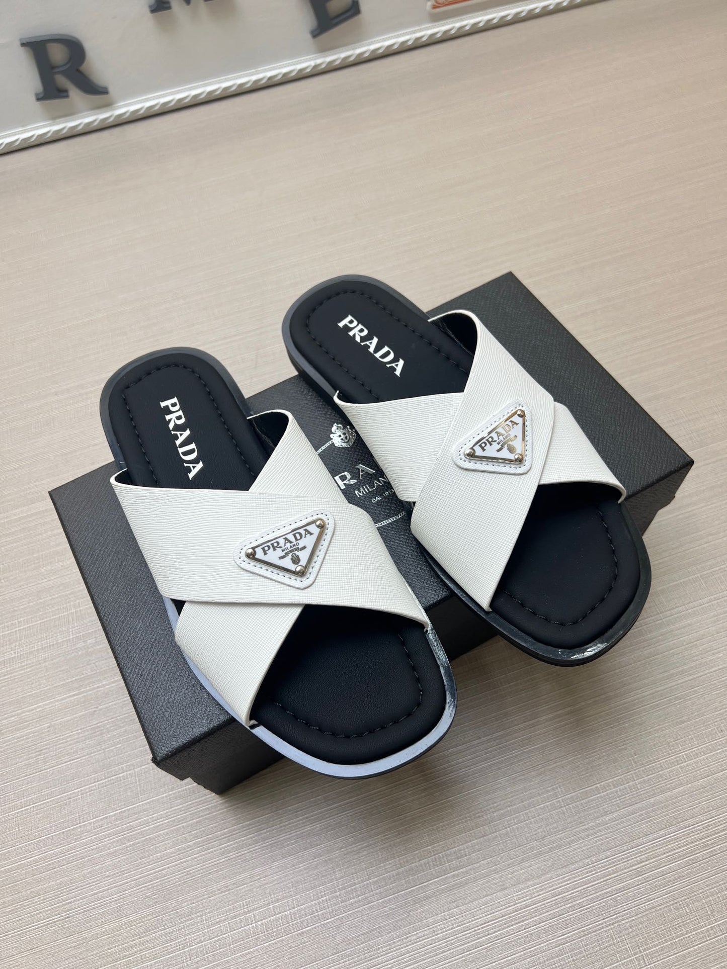 54PD71Z   fashion  slippers