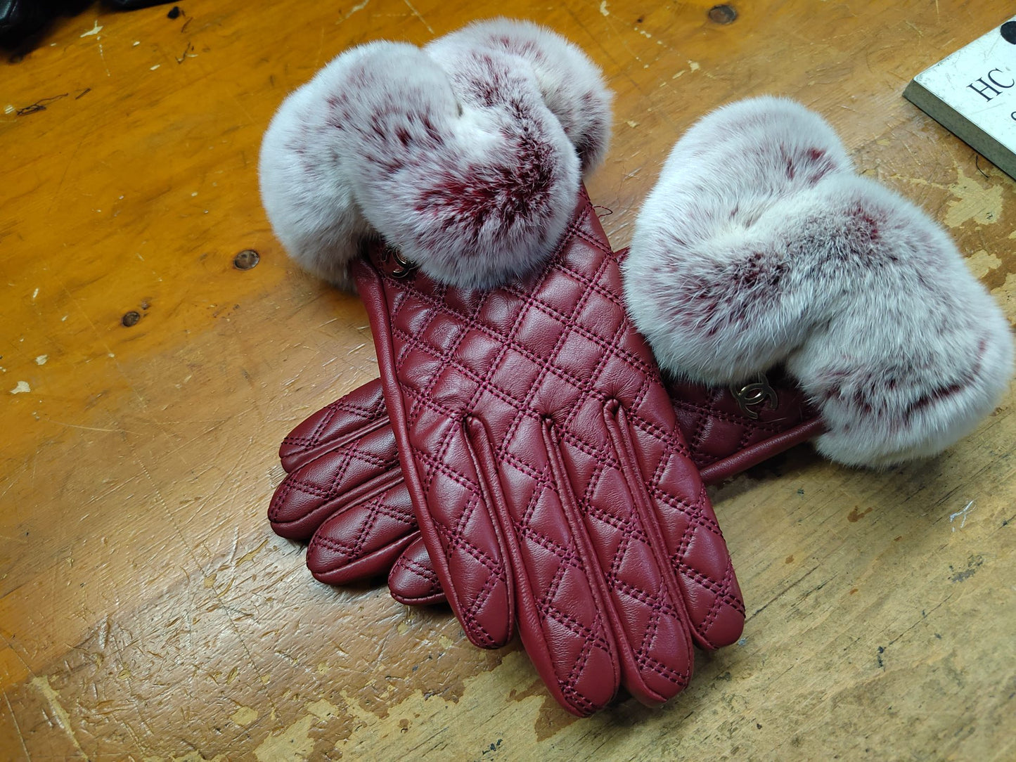 24C113S   Fashion gloves