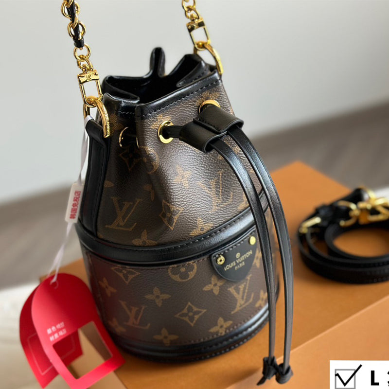 6XE215B (  Fashionable leather bag )