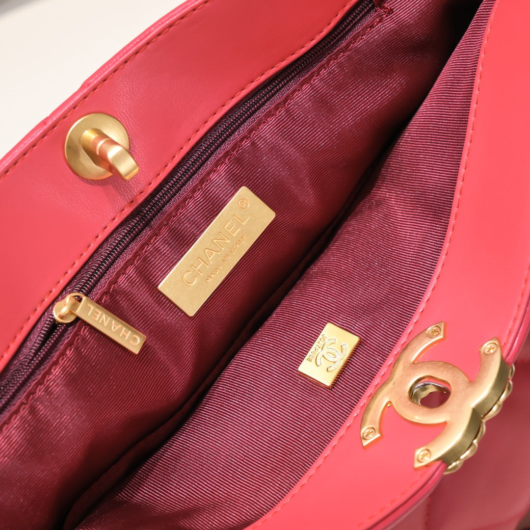 1XC42B  Fashionable leather bag 