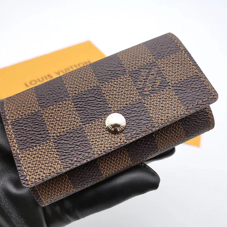 1E6B  Fashionable leather wallets