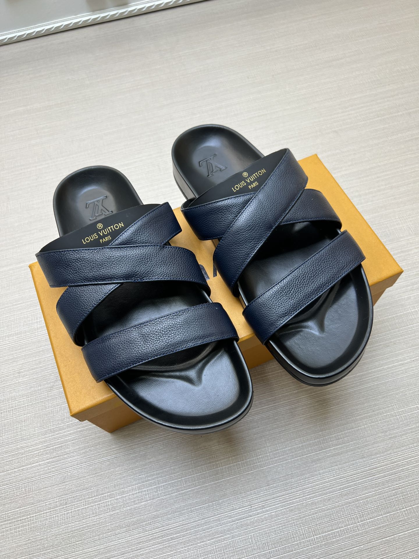 54E89Z   fashion  slippers