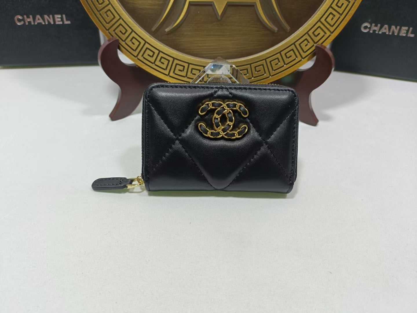 1XC103B  Fashionable leather wallets