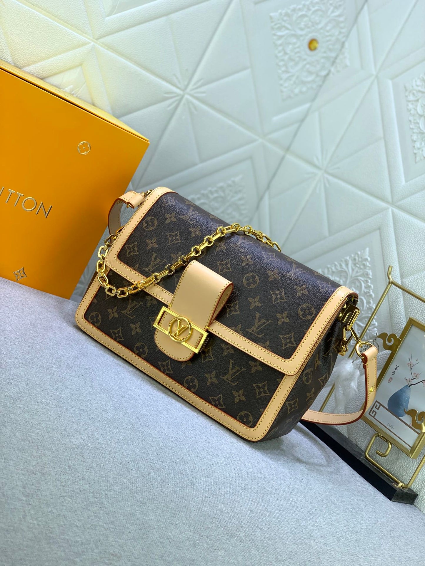 2XE344B  Fashionable leather bag 