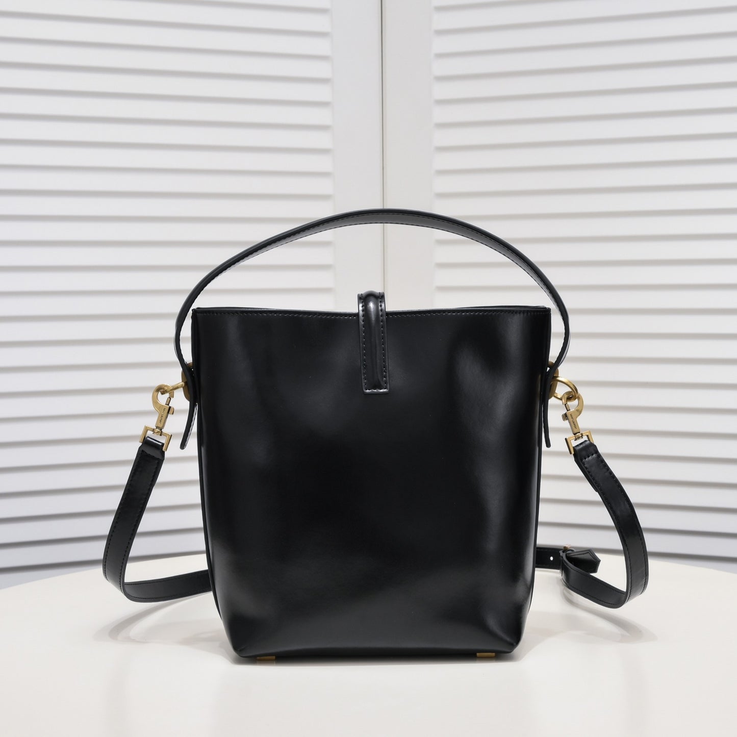 1XSL111B  Fashionable leather bag 