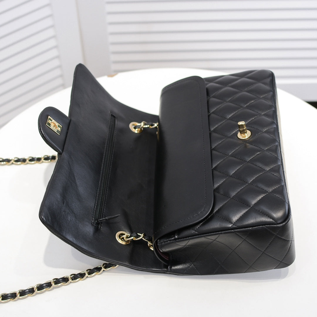 1XC97B  Fashionable leather bag 