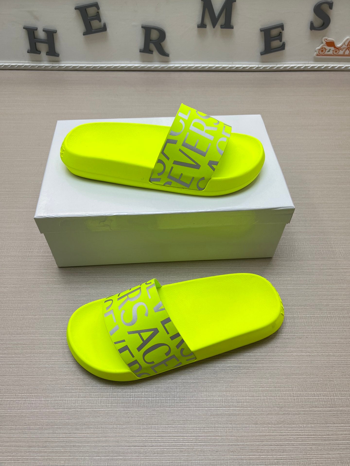 54V108Z  fashion  slippers