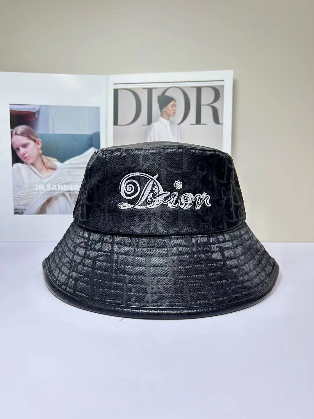 14D267M   Fashion hats