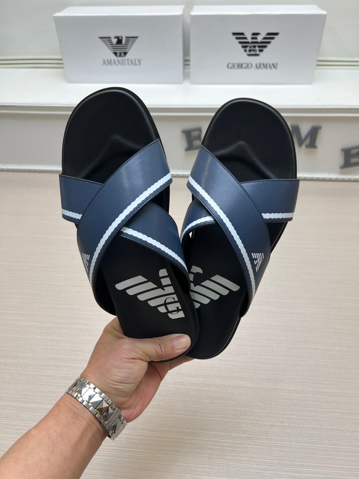 54A104Z    fashion slippers