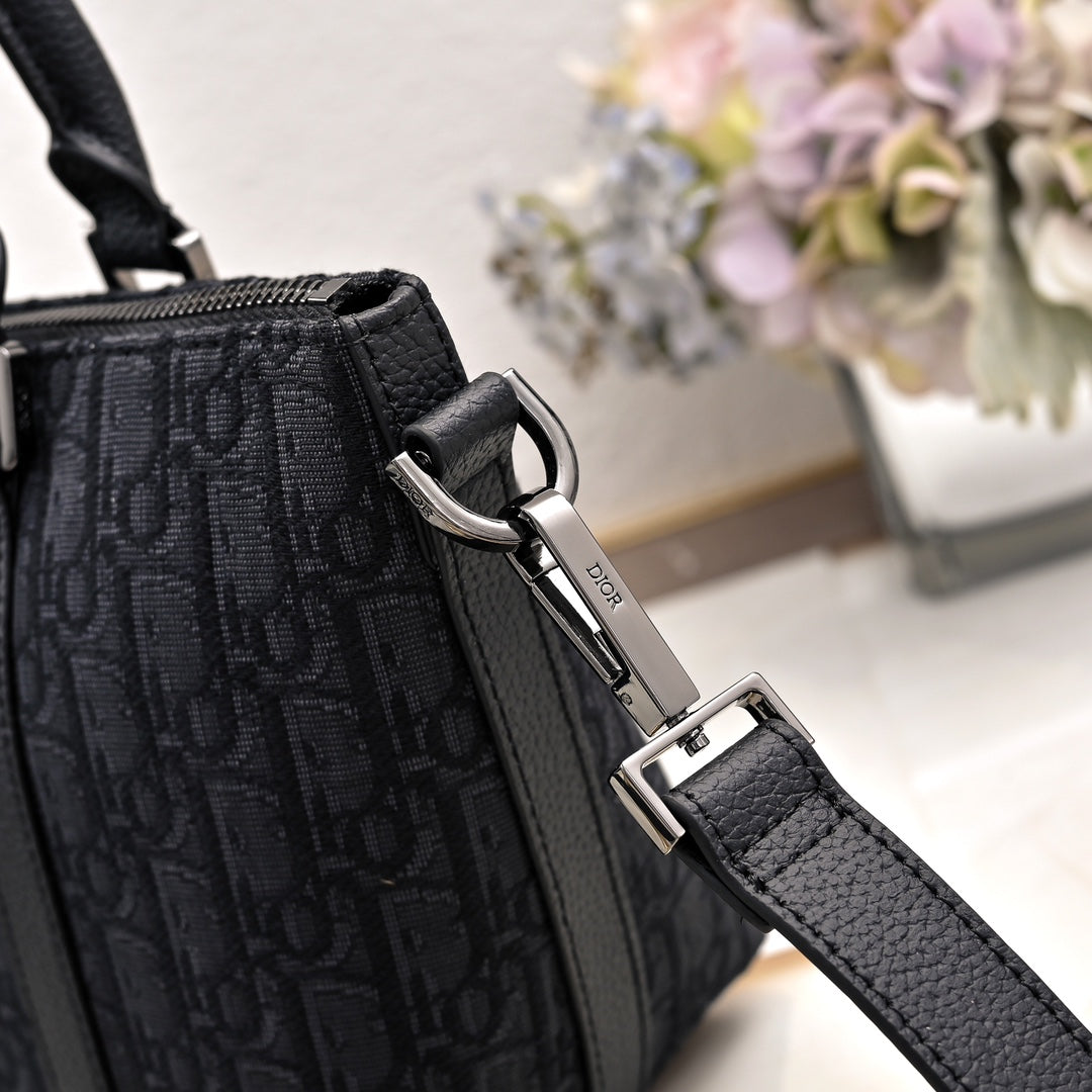 1XD65B (Fashionable bag )