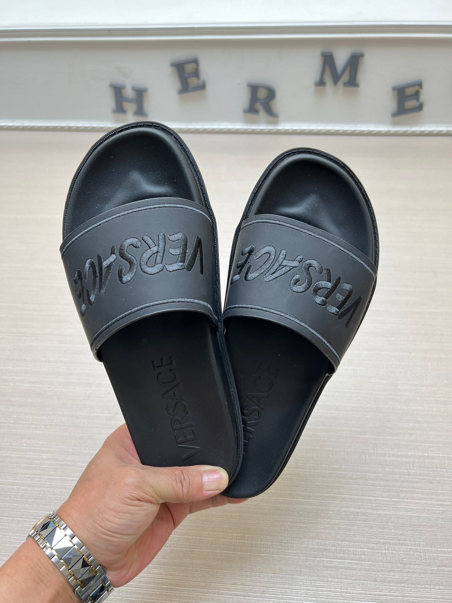 54V54Z   fashion slippers