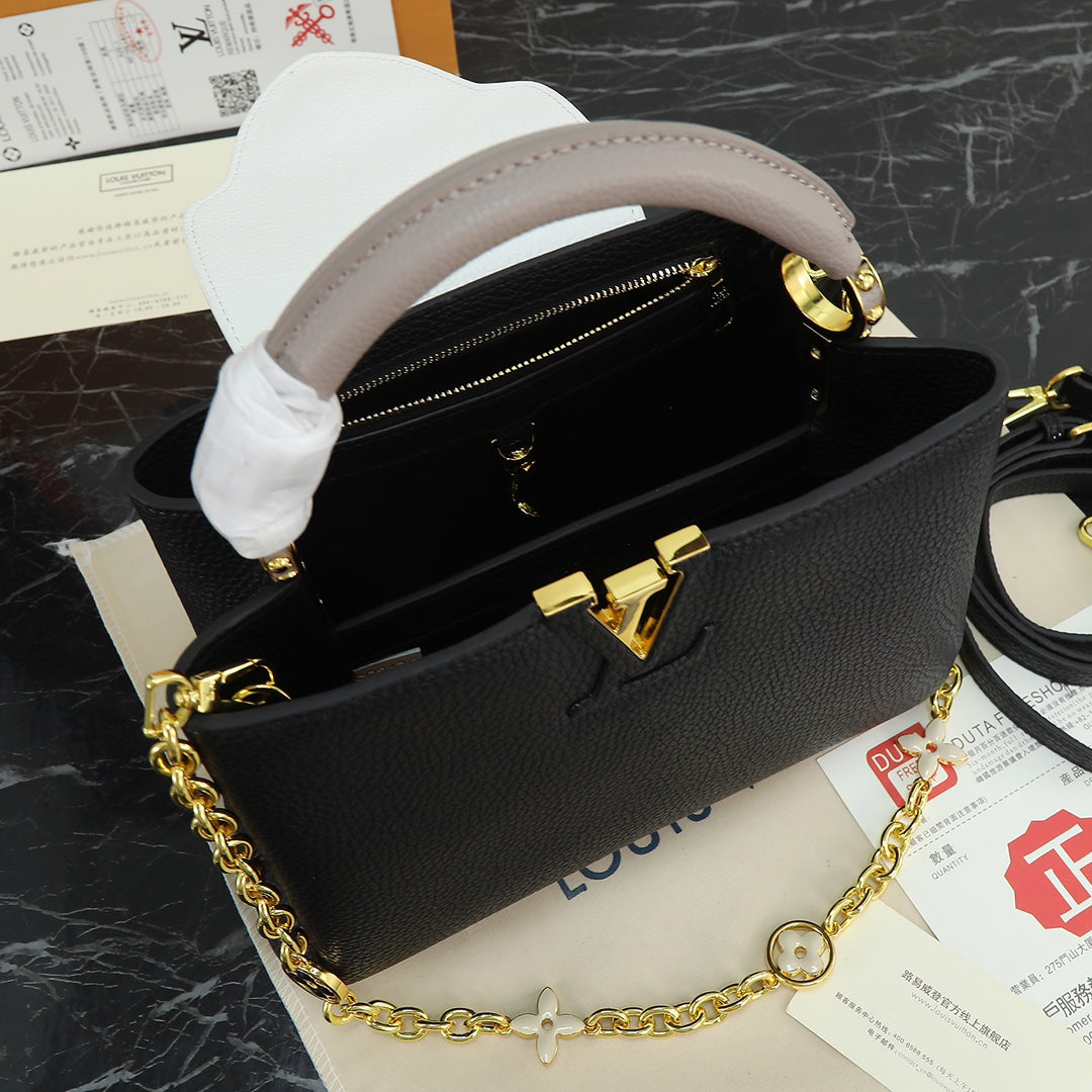 1XE182B  Fashionable leather bag 