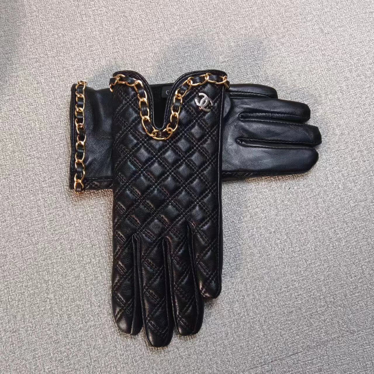 24C92S   Fashion gloves