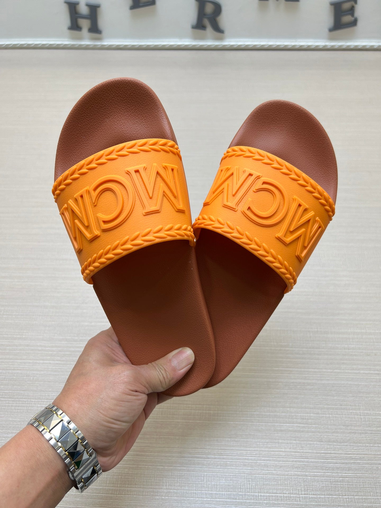 54M42Z    fashion  slippers