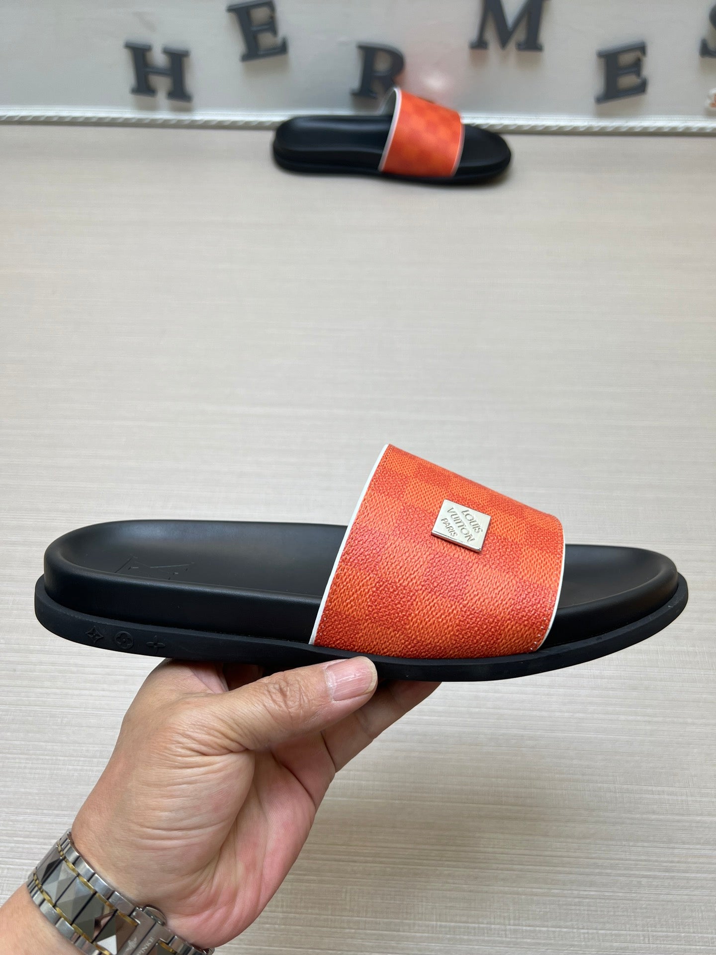 54E69Z   fashion slippers