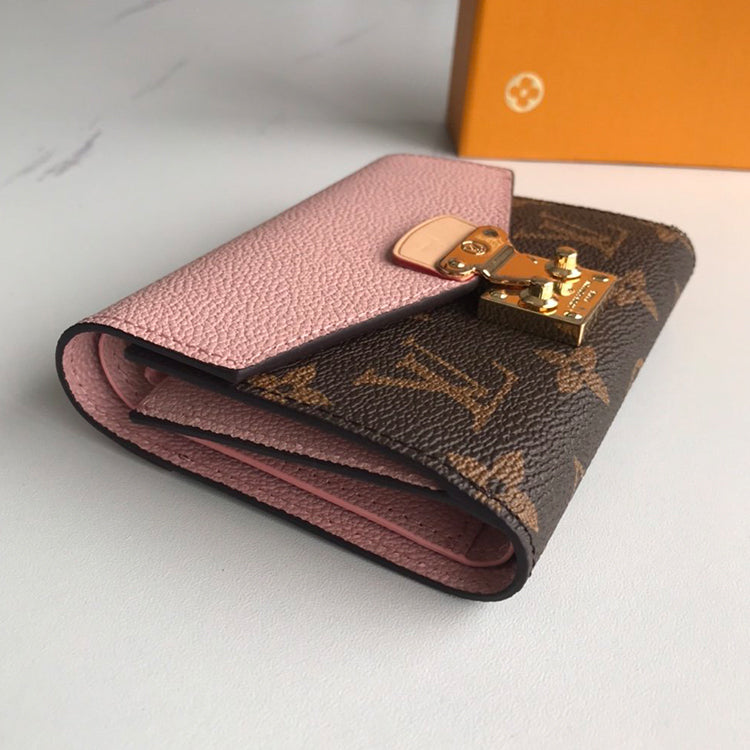 1E1010B  Fashionable leather wallets